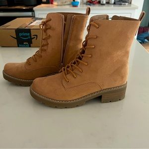 Women's Ophelia Boots -
Universal Thread™m Tan 7.5